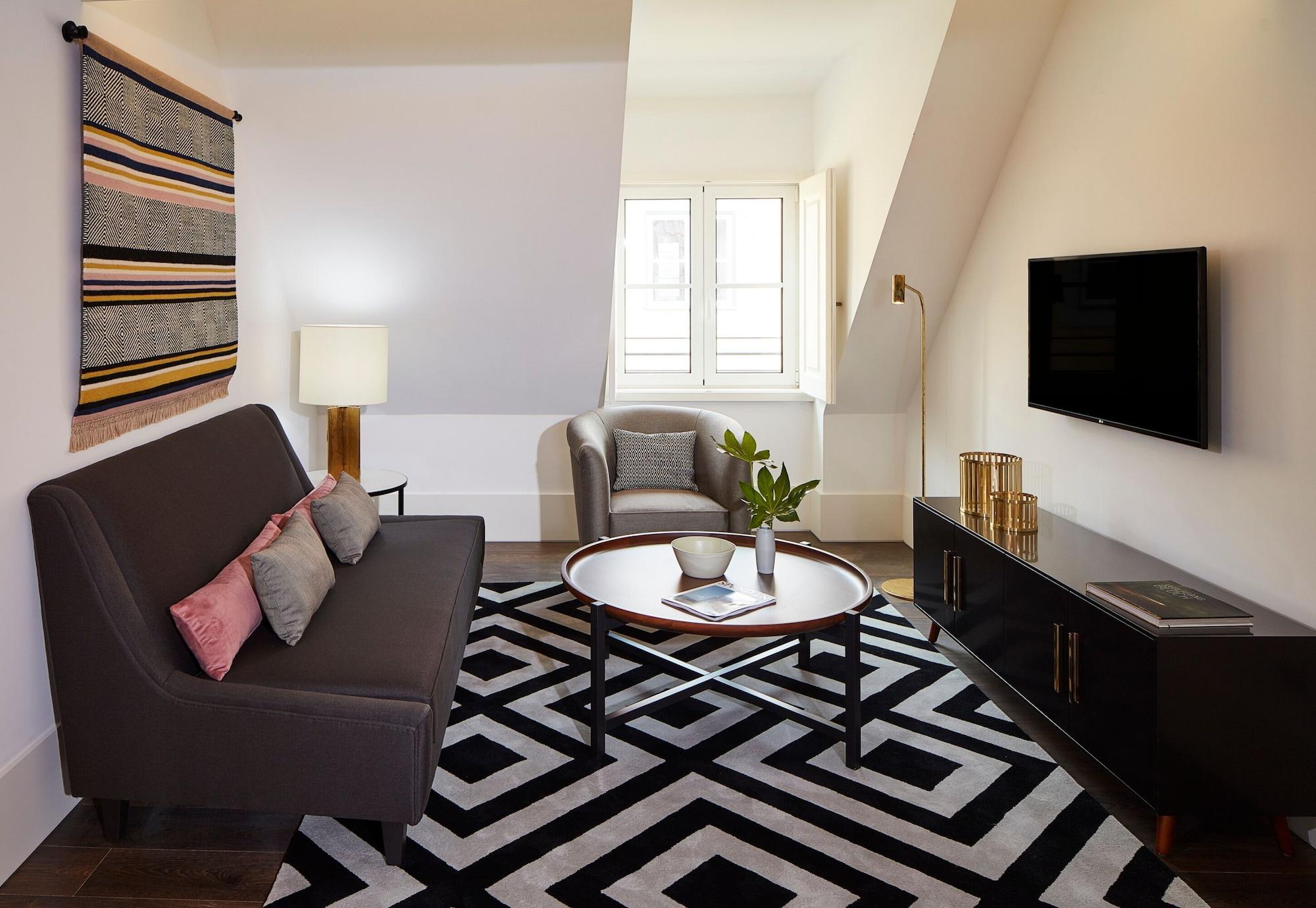 The Lumiares Hotel & Spa - Small Luxury Hotels Of The World Lisboa Εξωτερικό φωτογραφία A living room in a typical apartment at The Ivy Collection