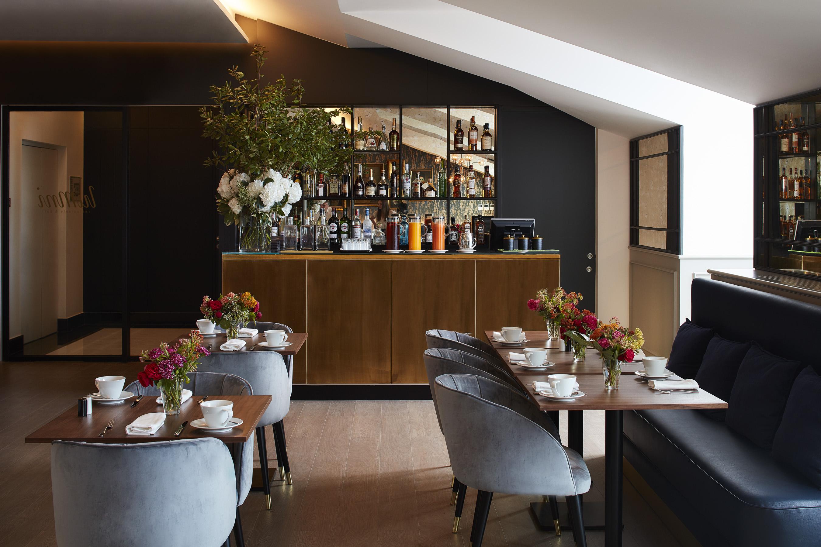 The Lumiares Hotel & Spa - Small Luxury Hotels Of The World Lisboa Εξωτερικό φωτογραφία The bar at the restaurant