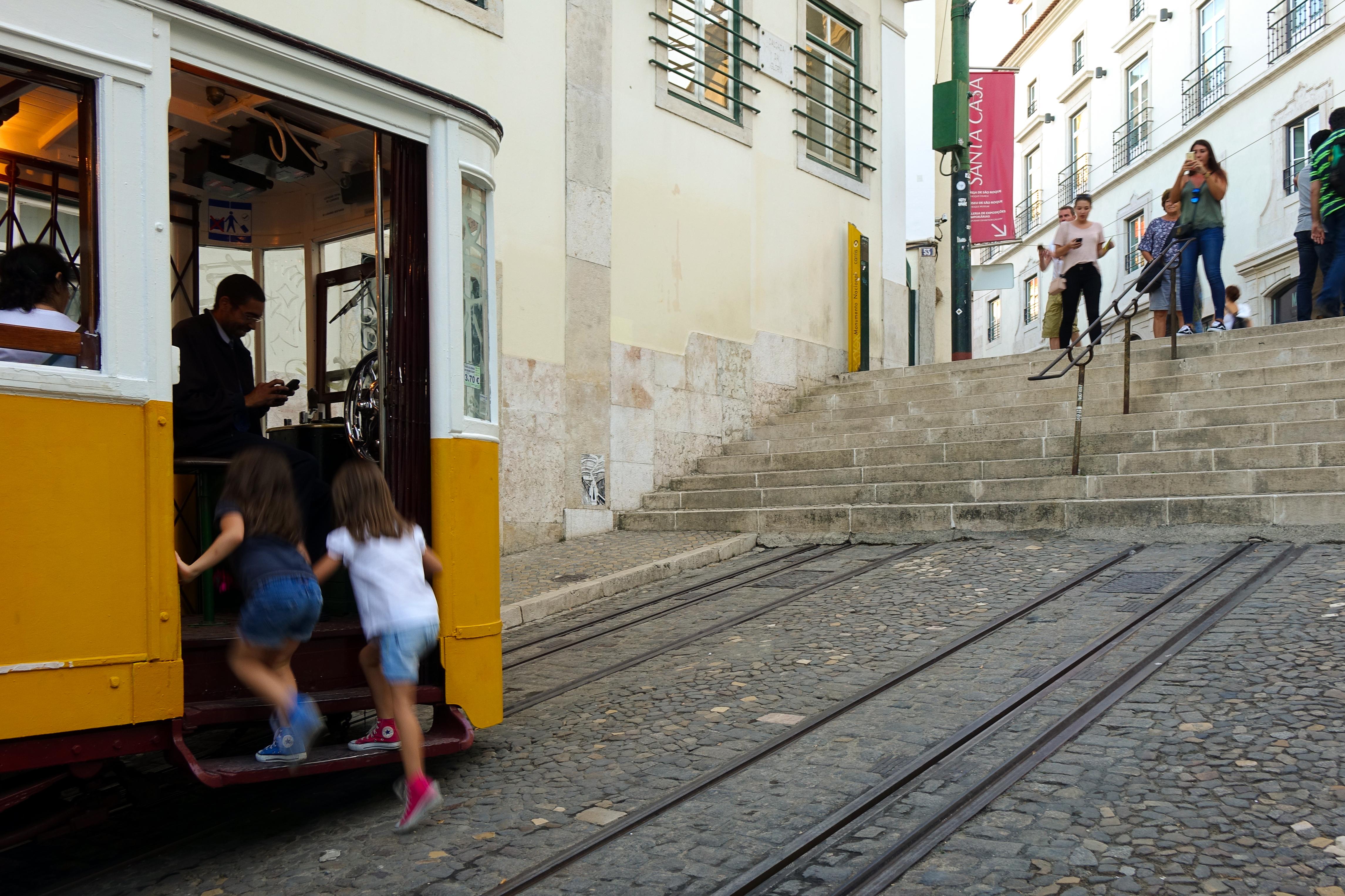 The Lumiares Hotel & Spa - Small Luxury Hotels Of The World Lisboa Εξωτερικό φωτογραφία The lower end of the street, with the tram