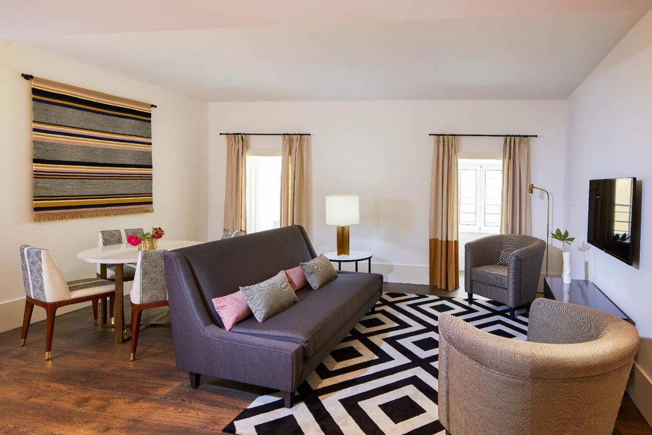 The Lumiares Hotel & Spa - Small Luxury Hotels Of The World Lisboa Εξωτερικό φωτογραφία A living room at the Hotel Commonwealth