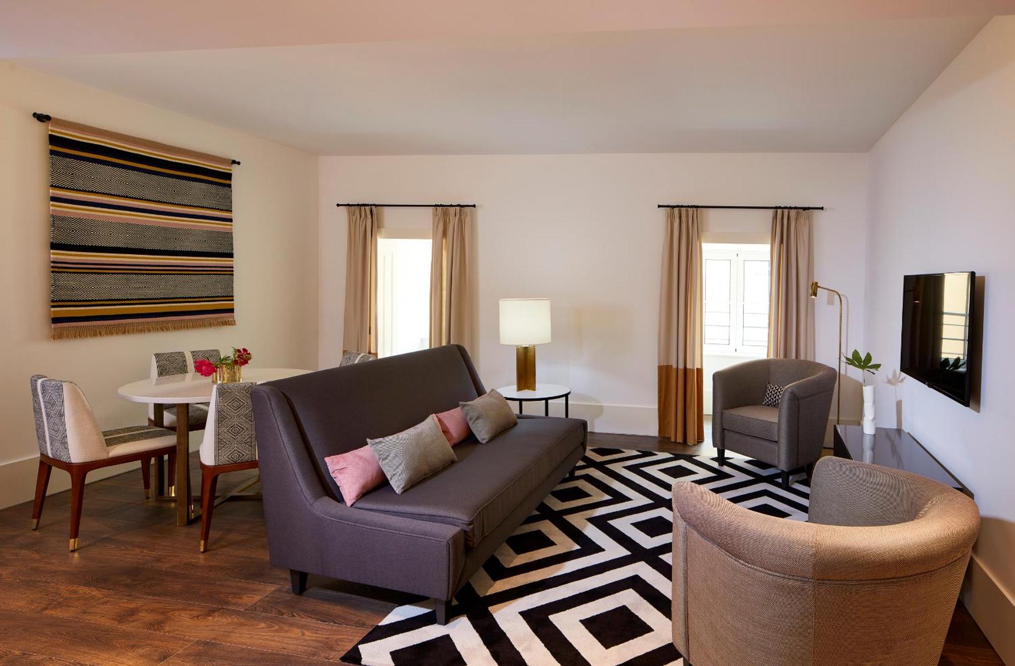 The Lumiares Hotel & Spa - Small Luxury Hotels Of The World Lisboa Εξωτερικό φωτογραφία A living room at the Hotel Commonwealth